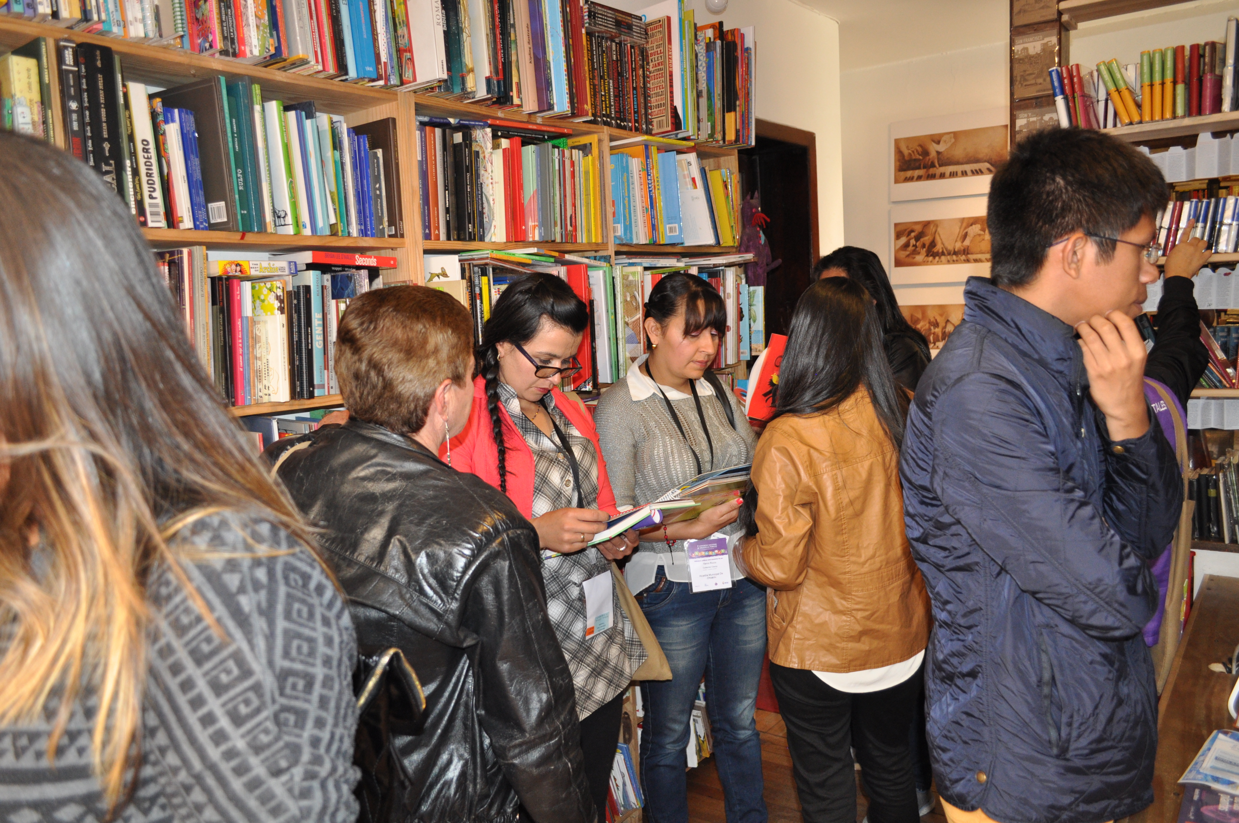 Visita a Librería Casa Tomada durante V Congreso Nacional de Bibliotecas Públicas.