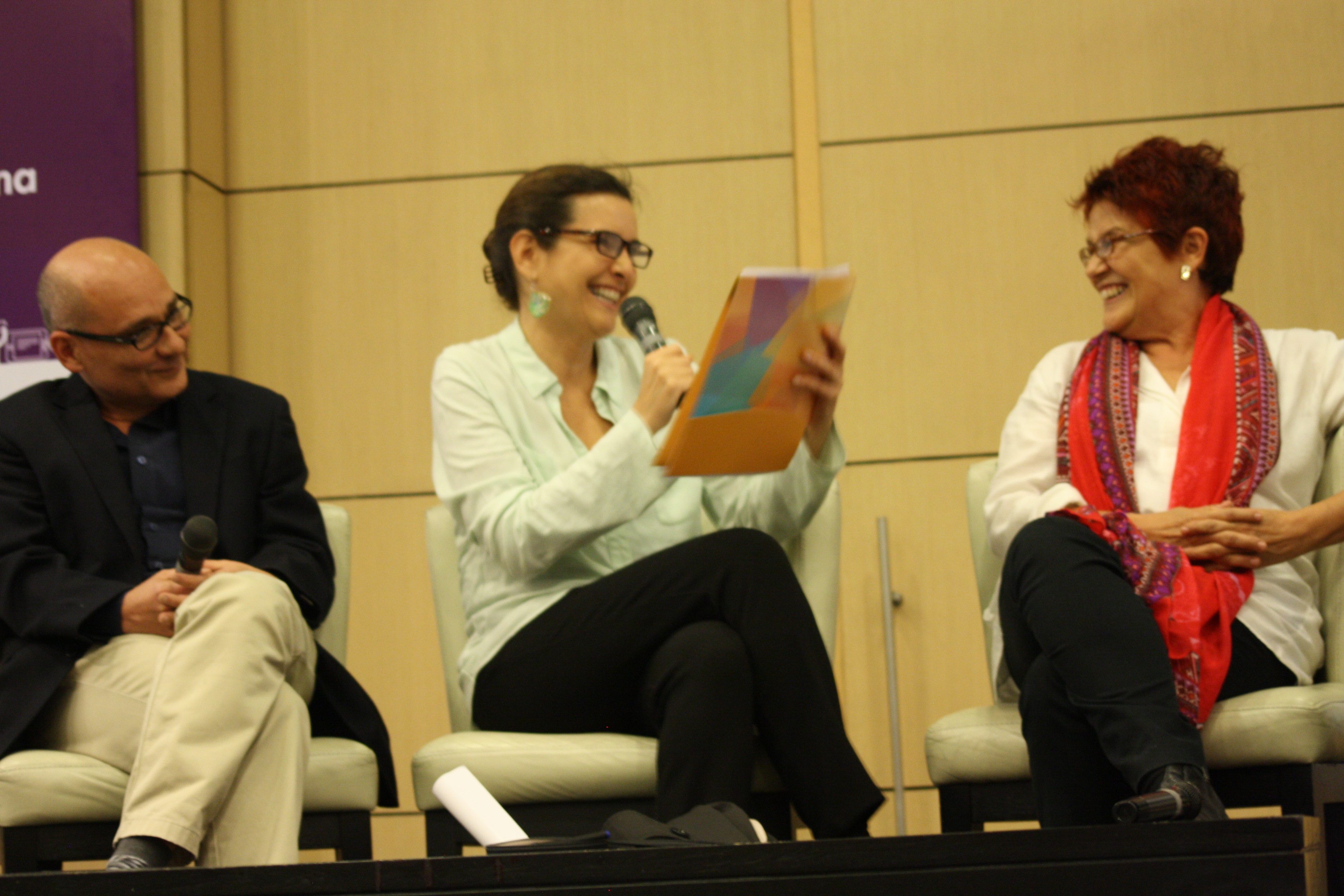 Marianne Ponsford y Pilar Lozano en Panel de expertos sobre Bibliotecas públicas y lectura: de vuelta a la palabra
