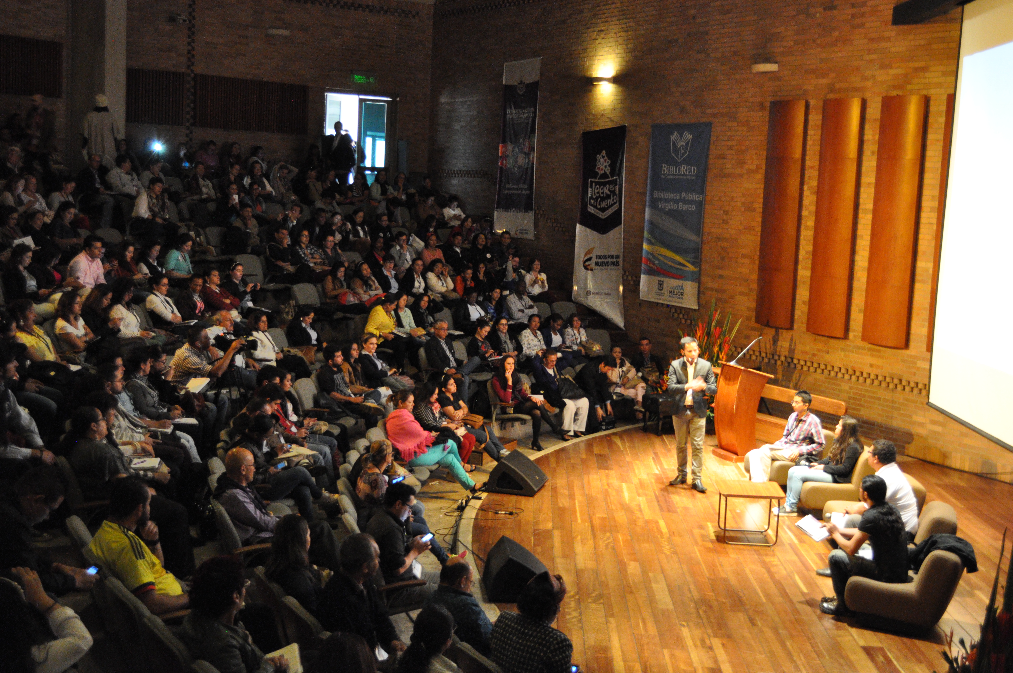 Panel de experiencias: Bibliotecas públicas, movilización y participación ciudadana: espacios para el desarrollo del capital social