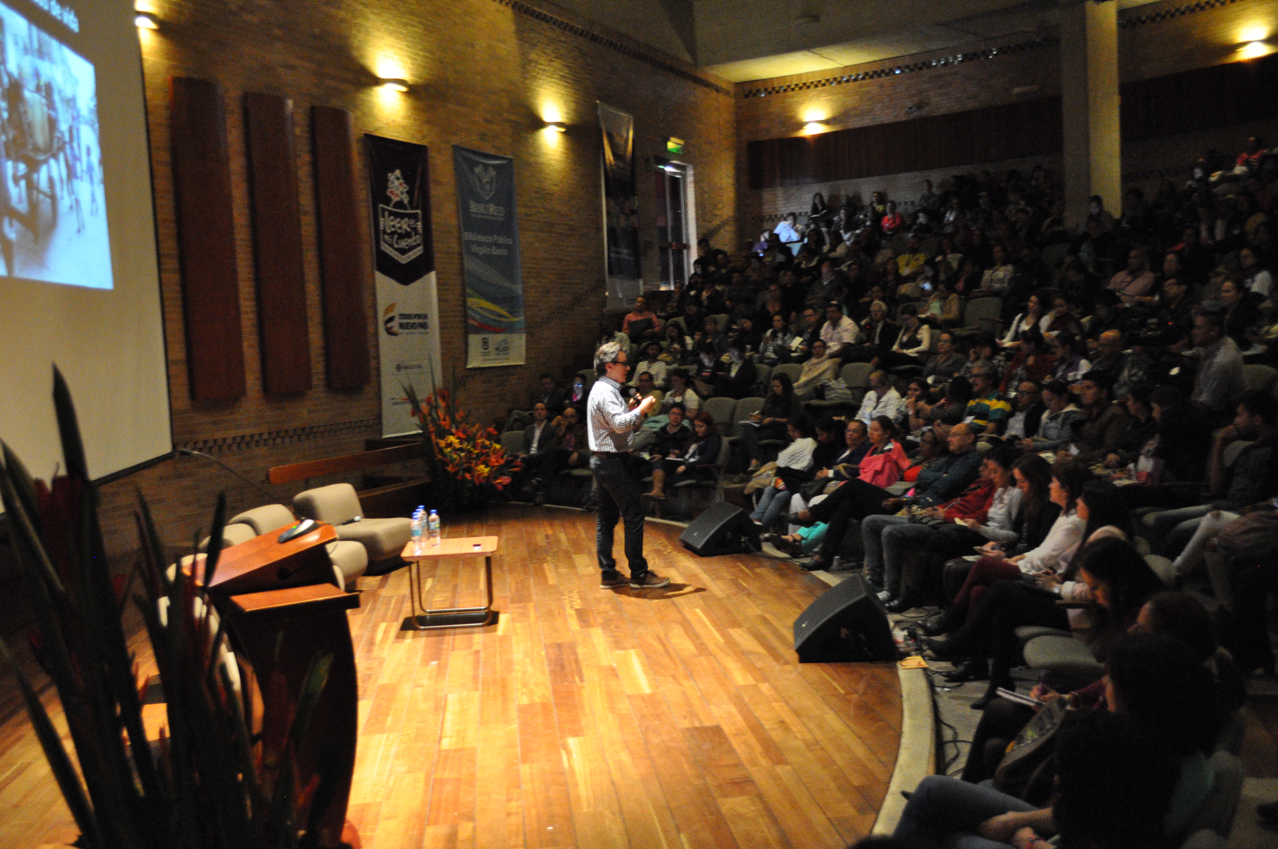 Conferencia Magistral: “Lectura y libertad: una discusión sobre desarrollo” por Sergio Guarin