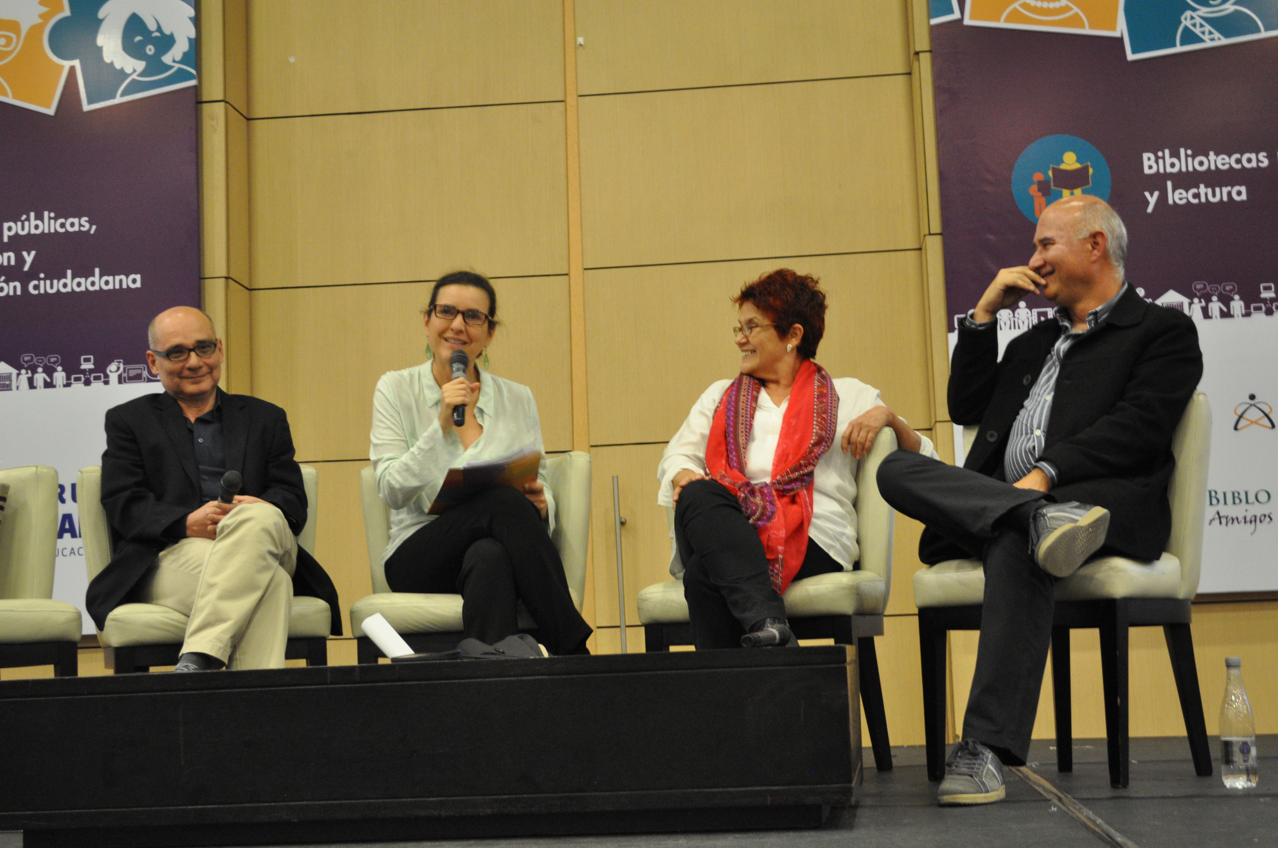 Panel de expertos Bibliotecas públicas y lectura: de vuelta a la palabra, modera Marianne Ponsford