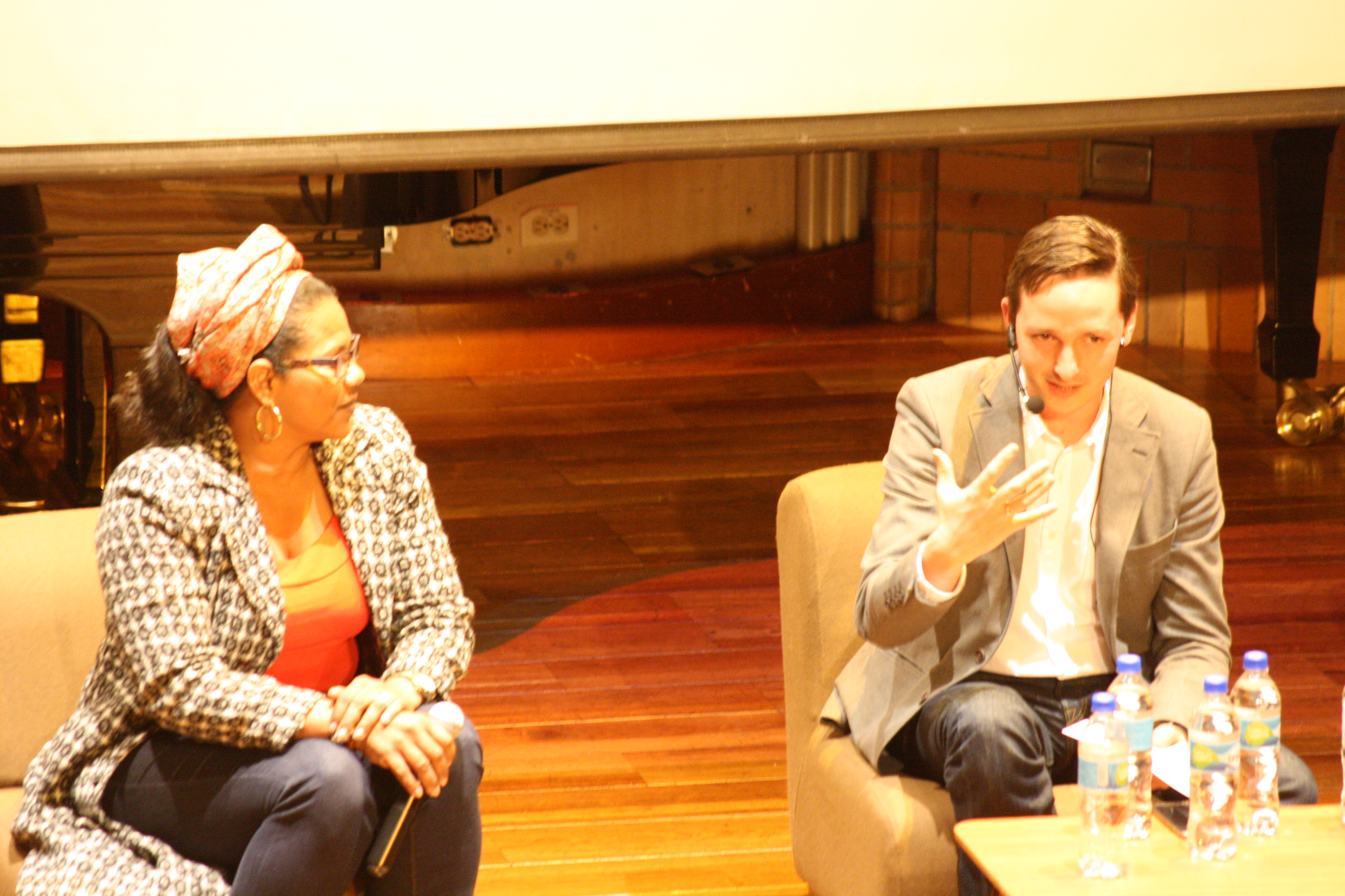 Matilde Maestre, Panelista del eje temático Bibliotecas públicas y desarrollo: el rol de la cultura en el desarrollo local y nacional, modera, Diego Merizalde.